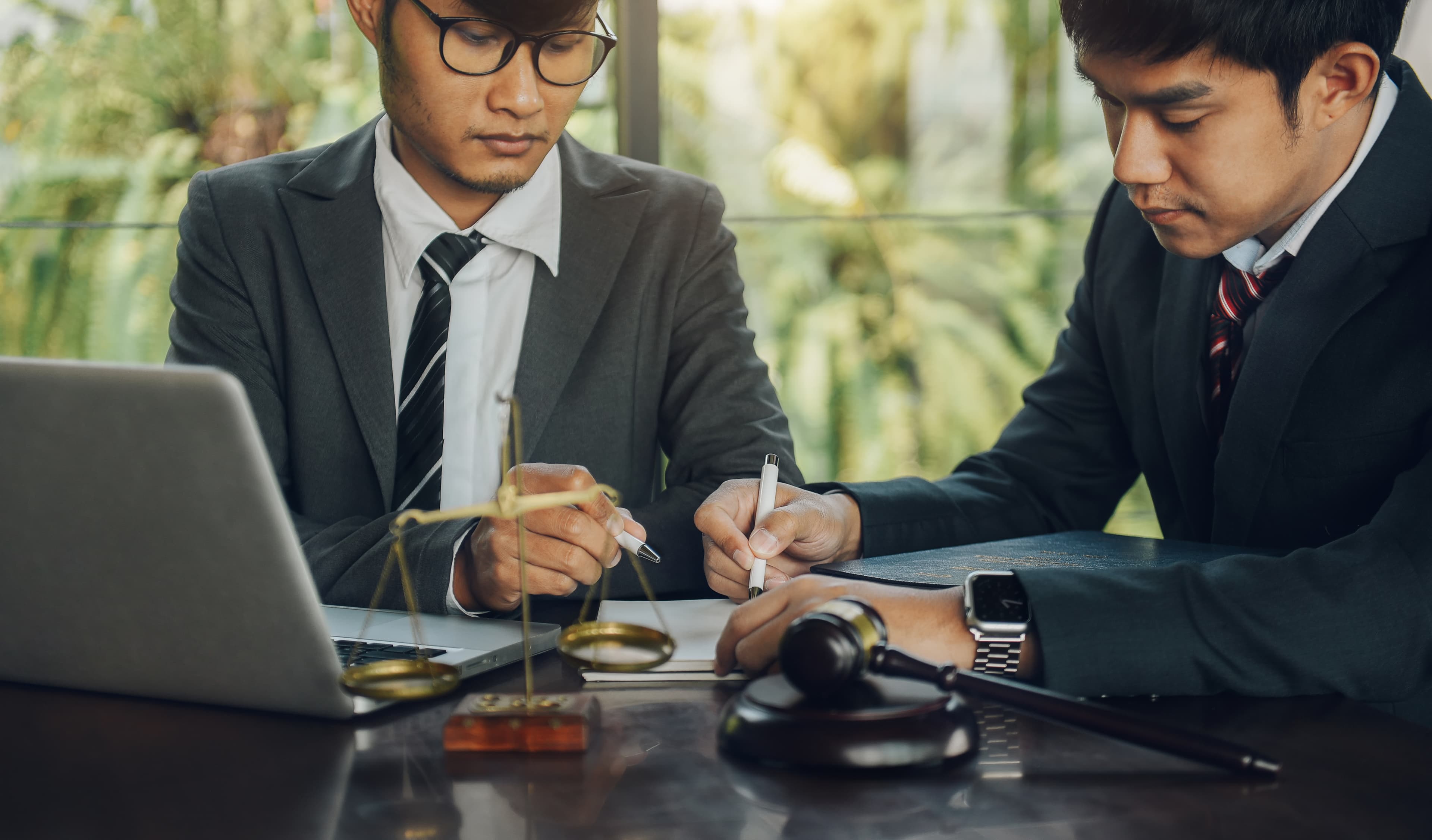 Експертни правни услуги за компании и търговски дружества