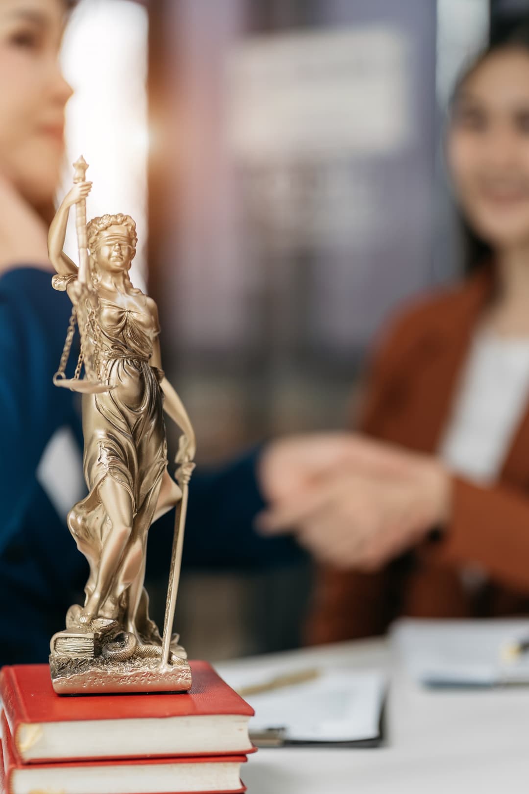 Съдействие при събиране на вземания и изпълнение на съдебни решения